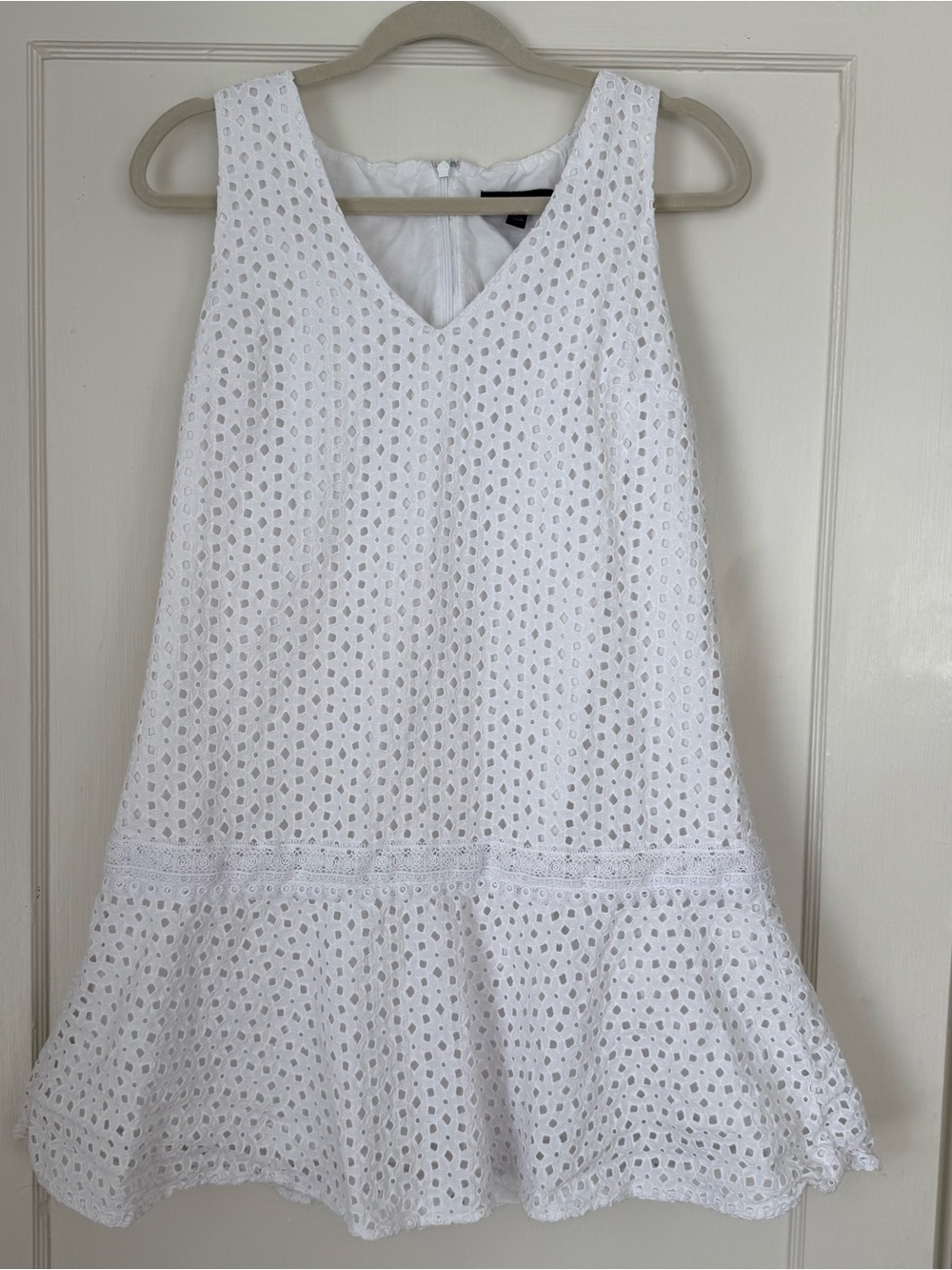 Banana Republic White Eyelet V-Neck Sleeveless Dress